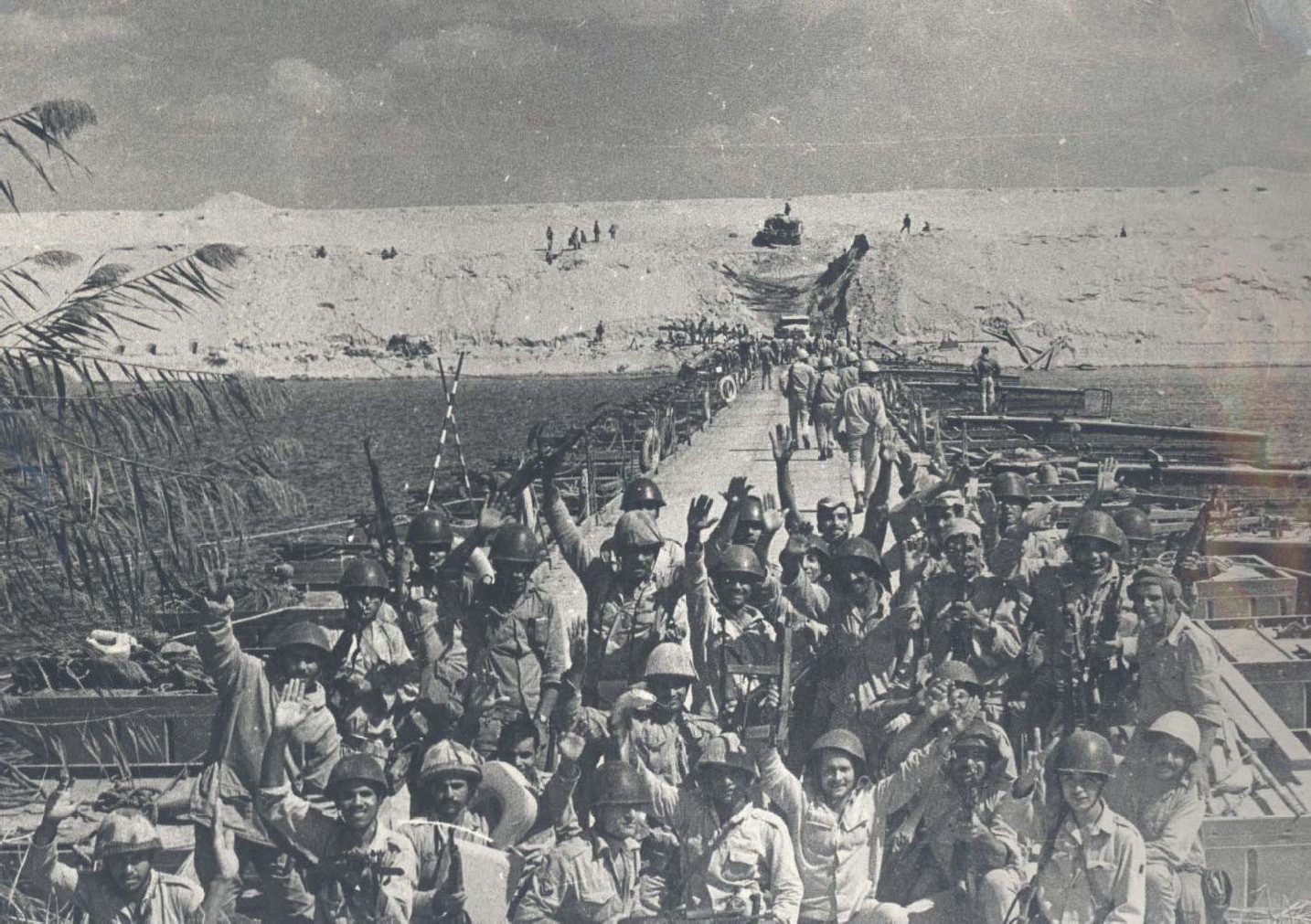 Egyptian troops celebrate crossing the Suez Canal